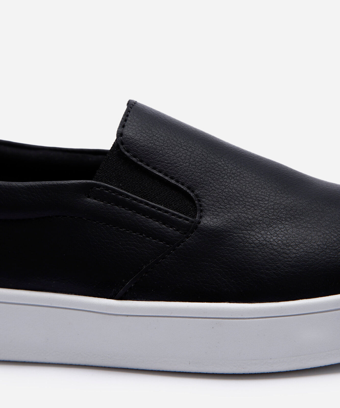 tênis slip on casual preto