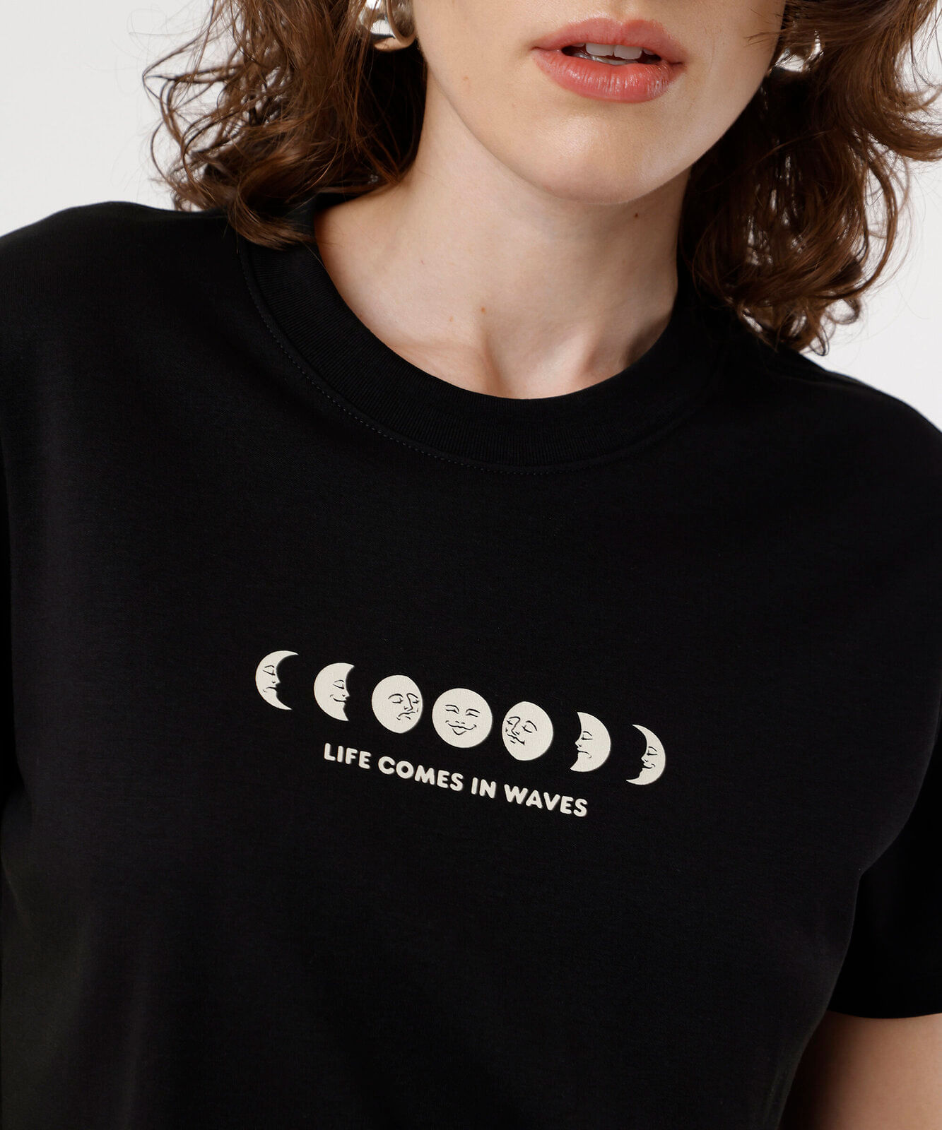 camiseta feminina de algodão estampada preta