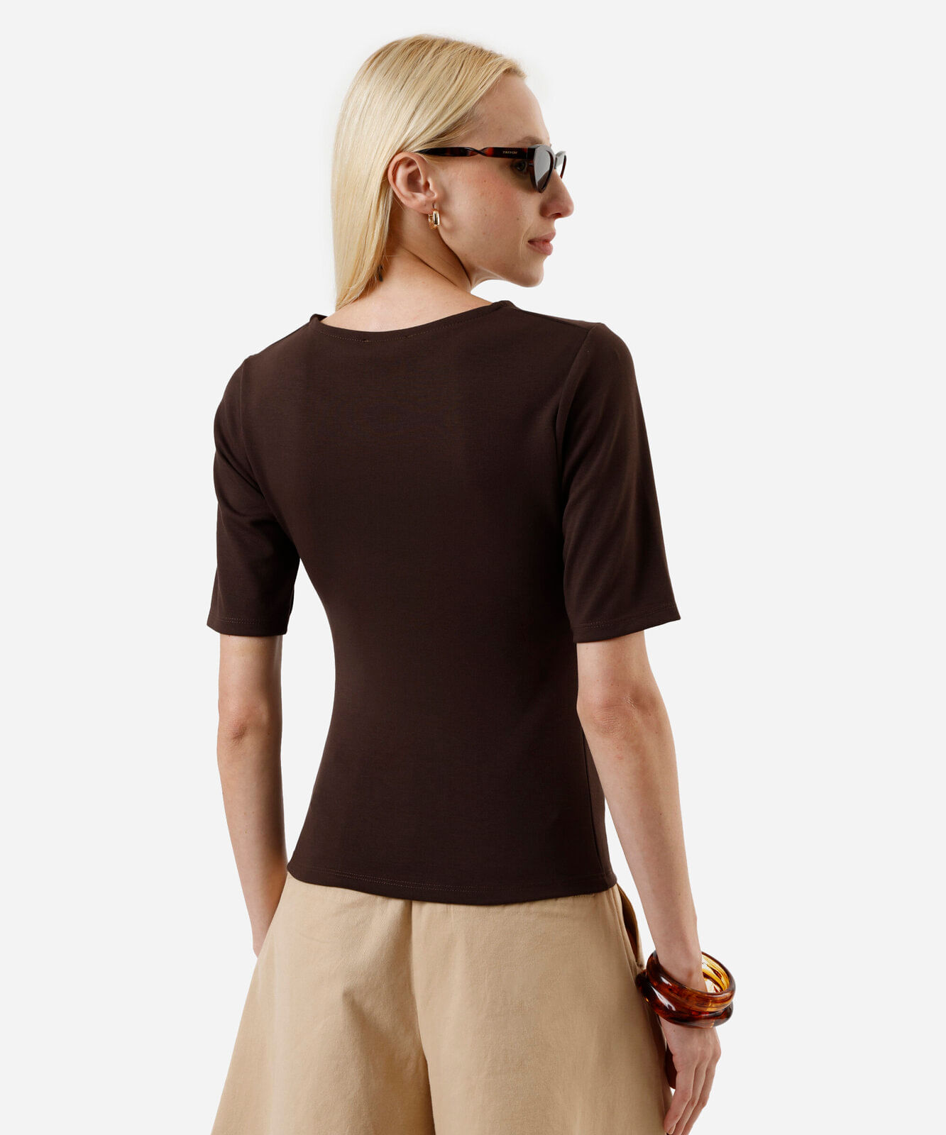 blusa feminina com viscose e pregas marrom