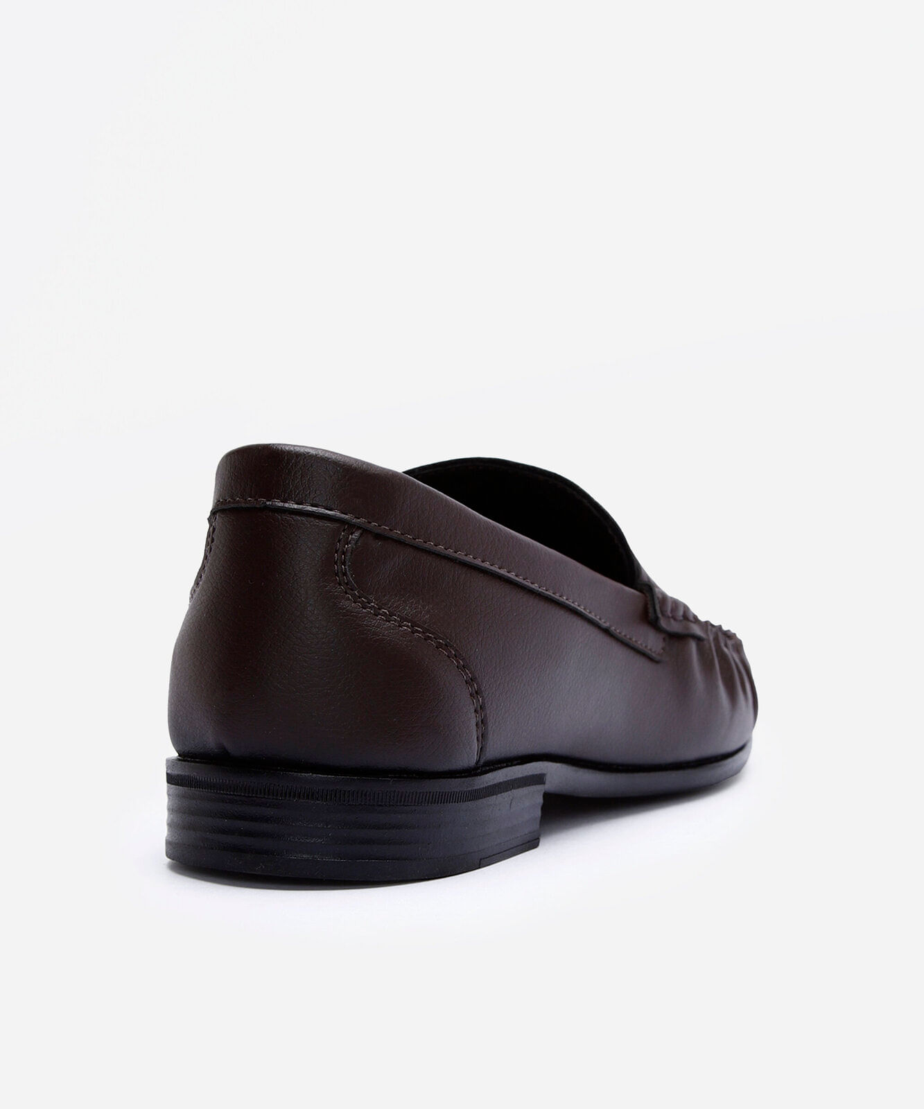 mocassim com recorte marrom