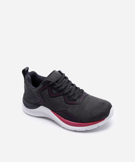 tênis esportivo com recortes cinza