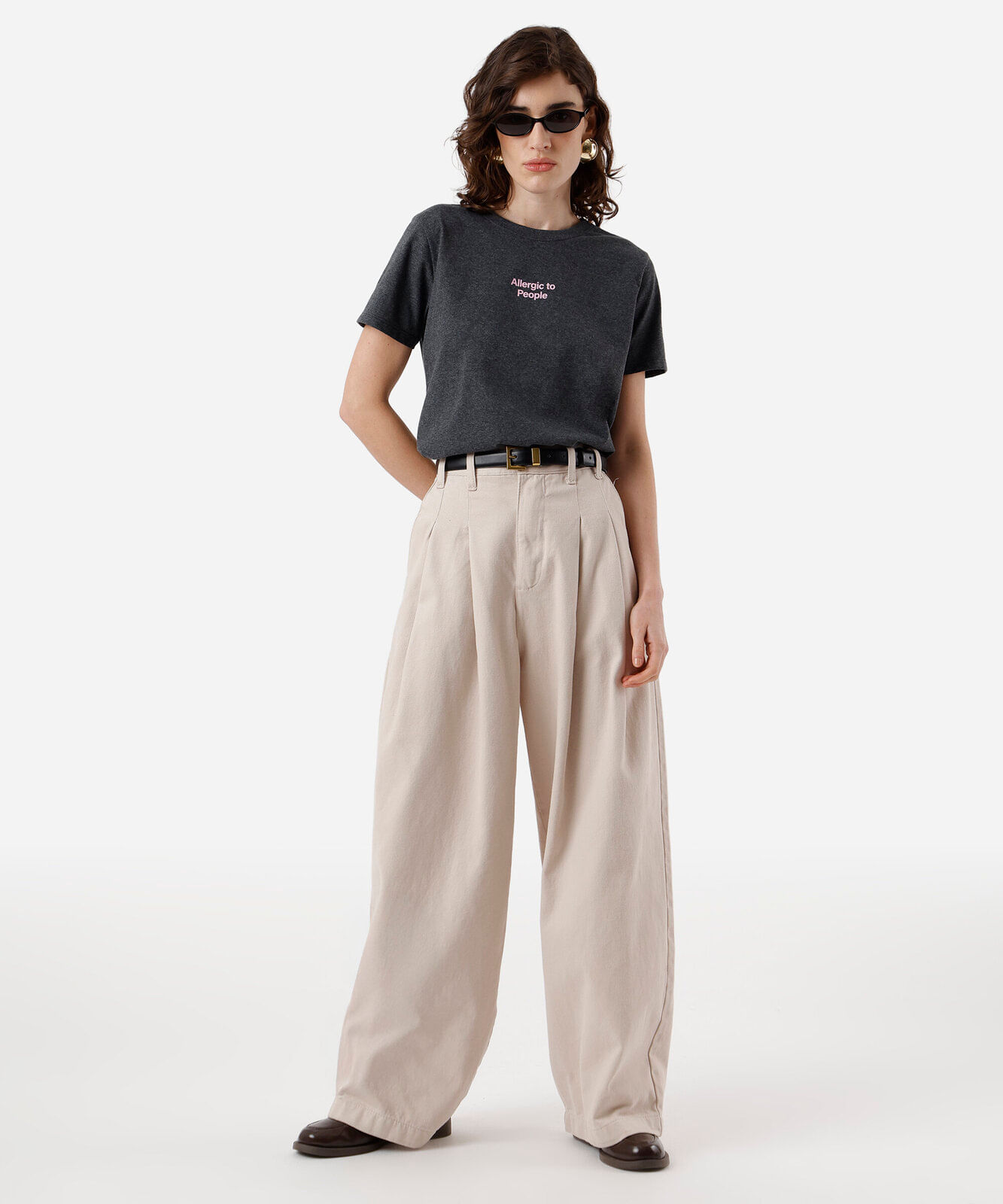 camiseta feminina com algodão estampada cinza