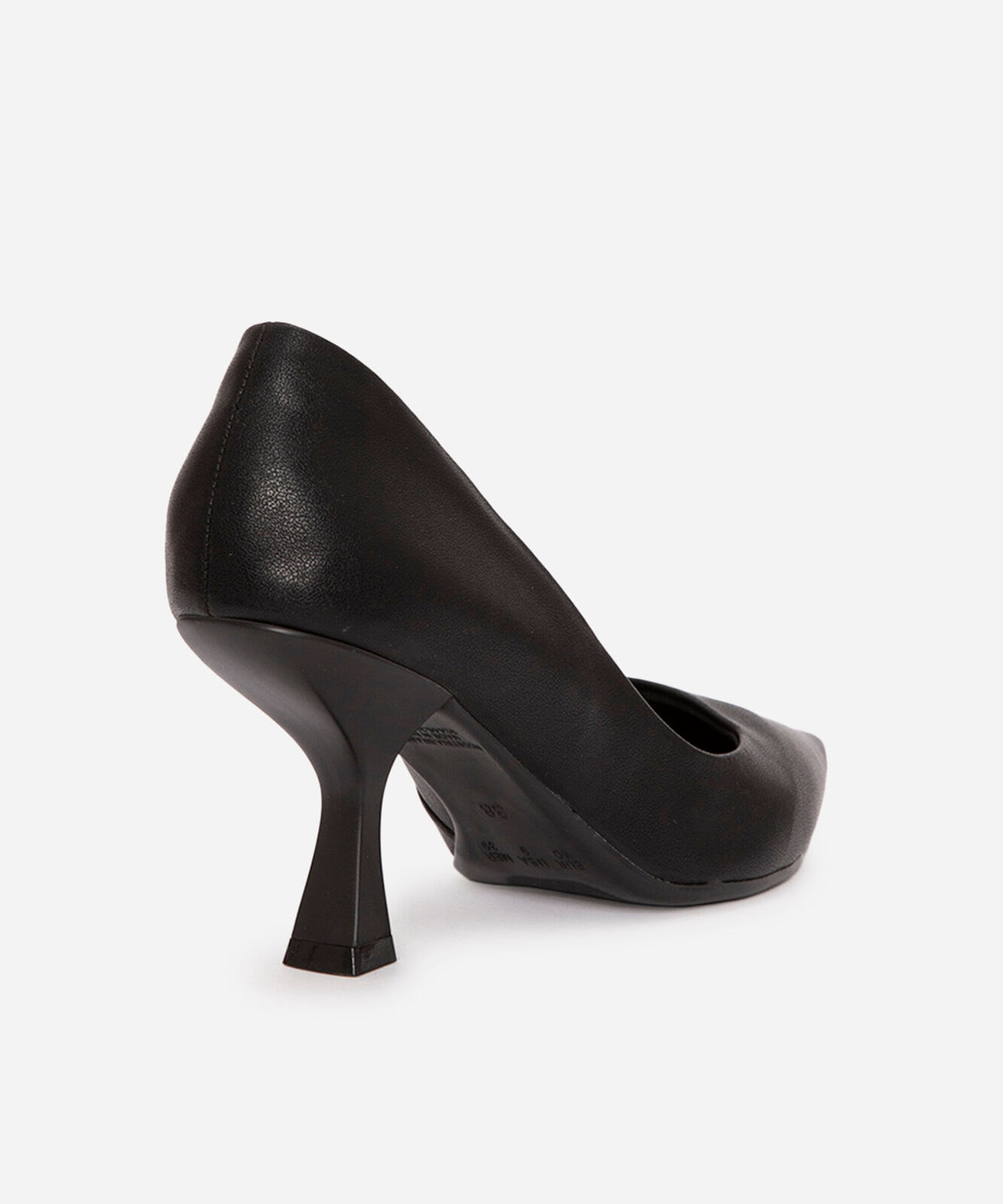 scarpin bico fino salto médio oneself preto