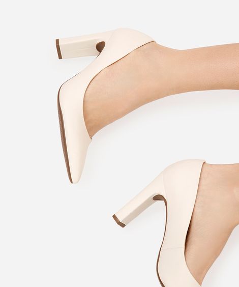 scarpin bico fino salto alto oneself branco