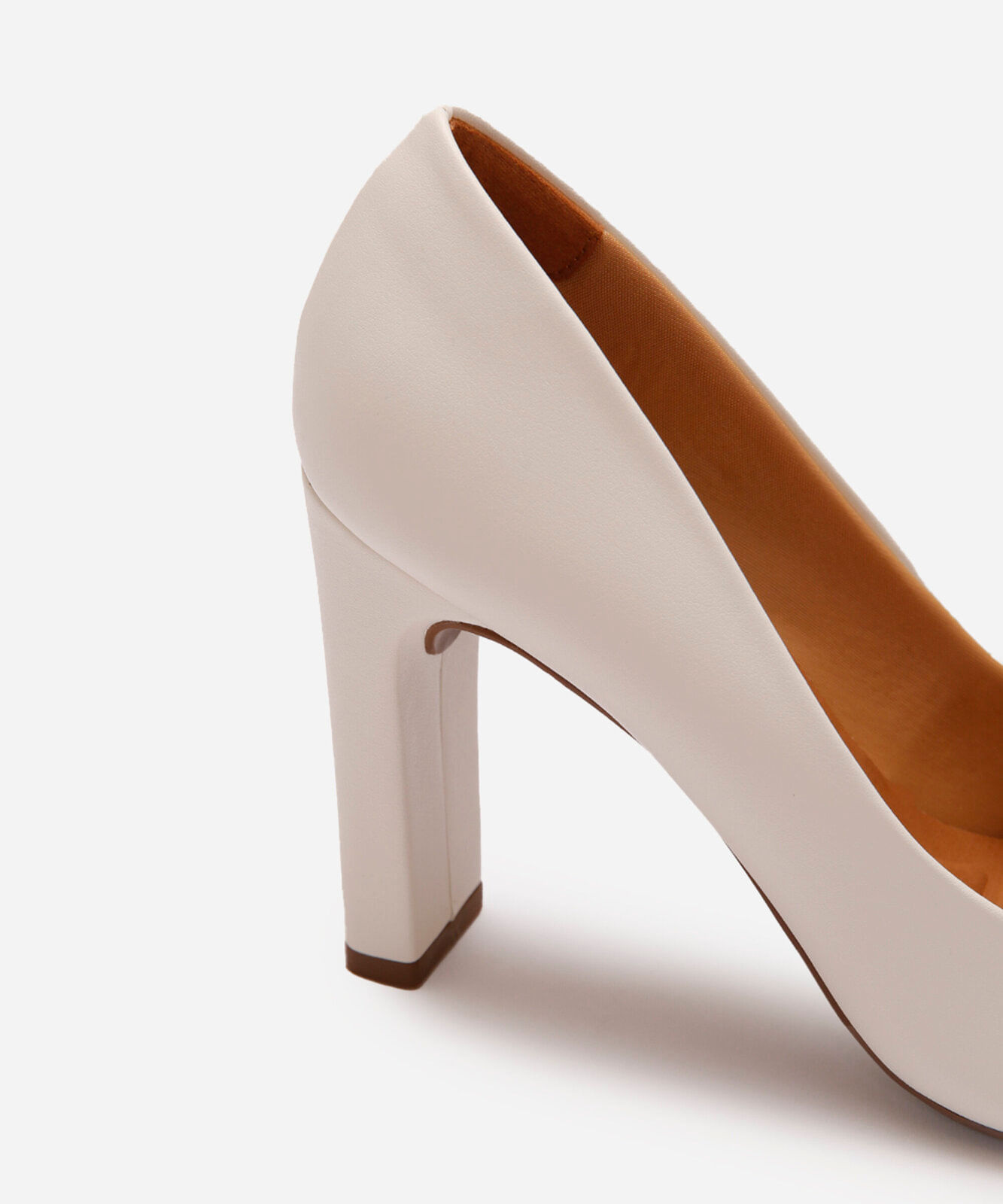 scarpin bico fino salto alto oneself branco