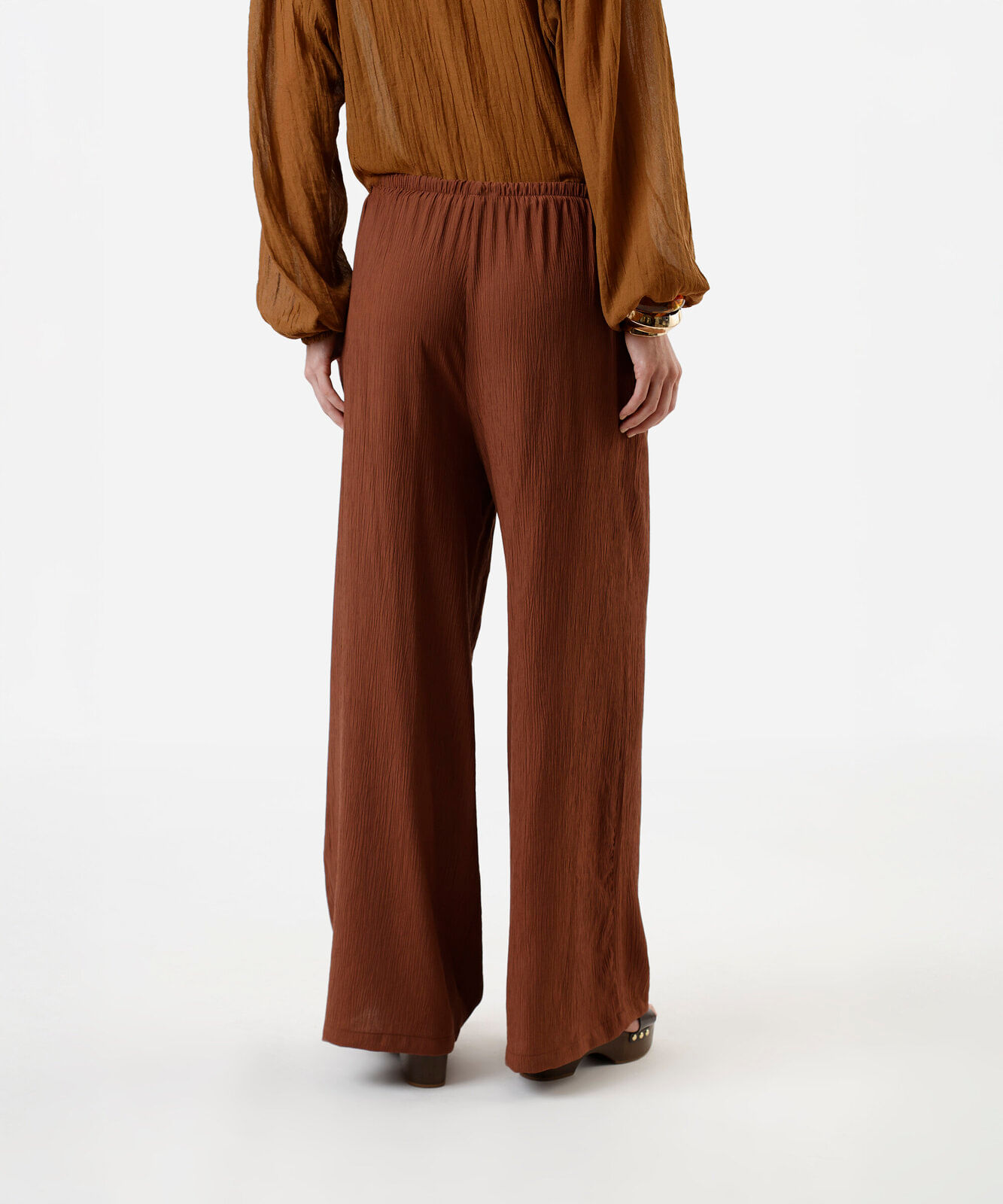 calça estilo pijama feminina com viscose texturizada marrom