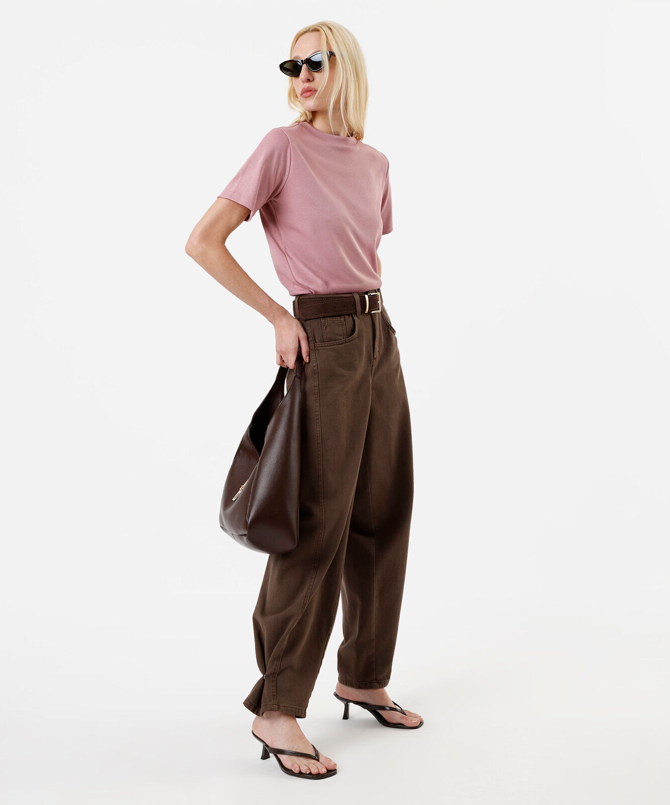 calça baggy feminina de sarja com barra ajustável marrom