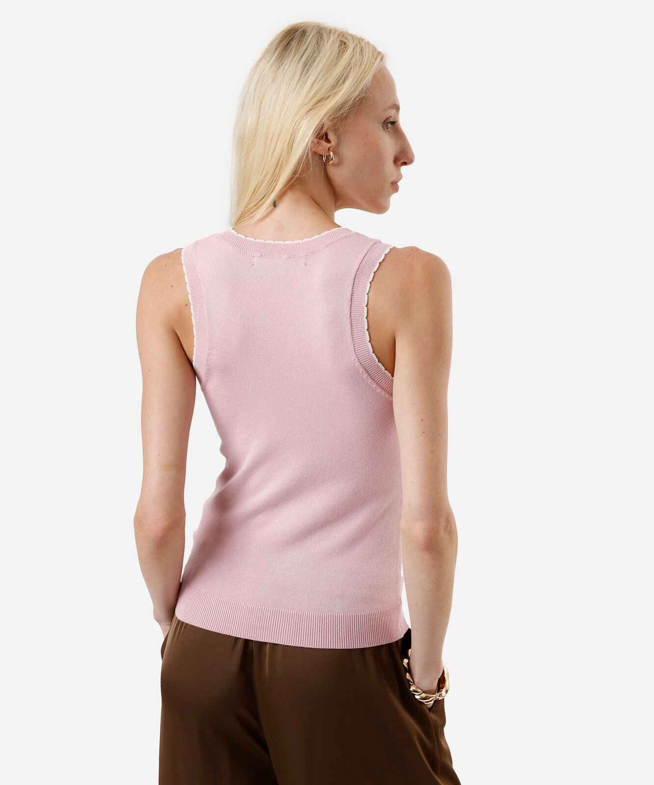 regata feminina de tricot com detalhe rosa