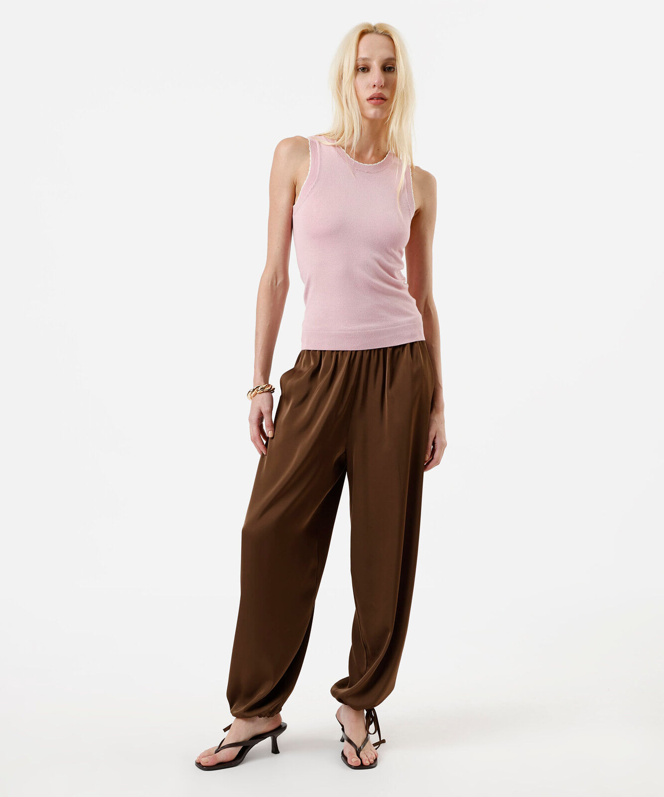 regata feminina de tricot com detalhe rosa