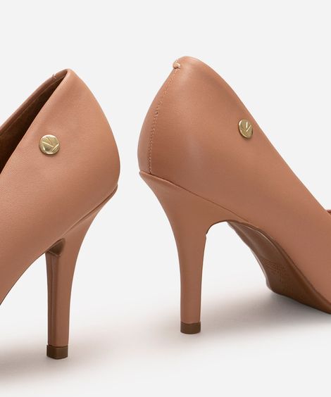 scarpin bico fino salto alto vizzano bege