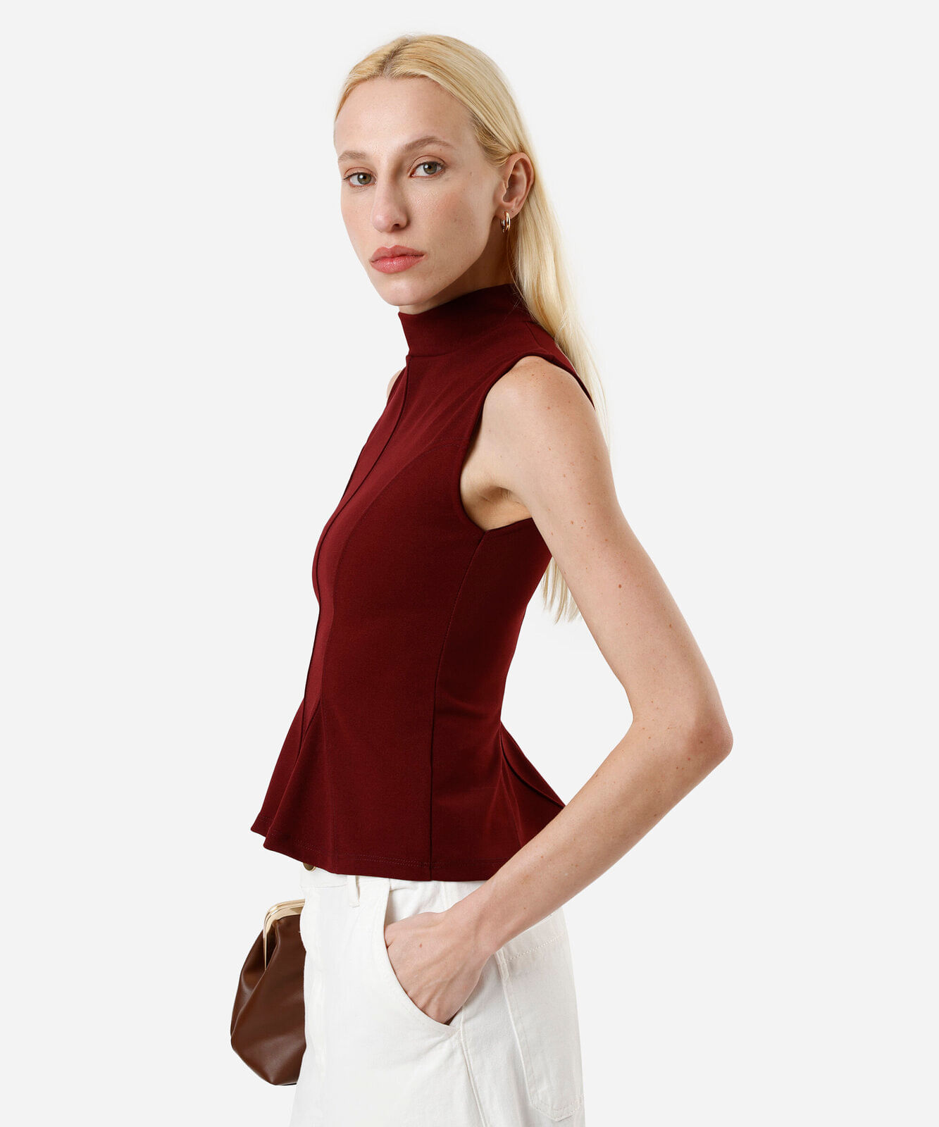 regata peplum feminina gola alta com recortes vinho