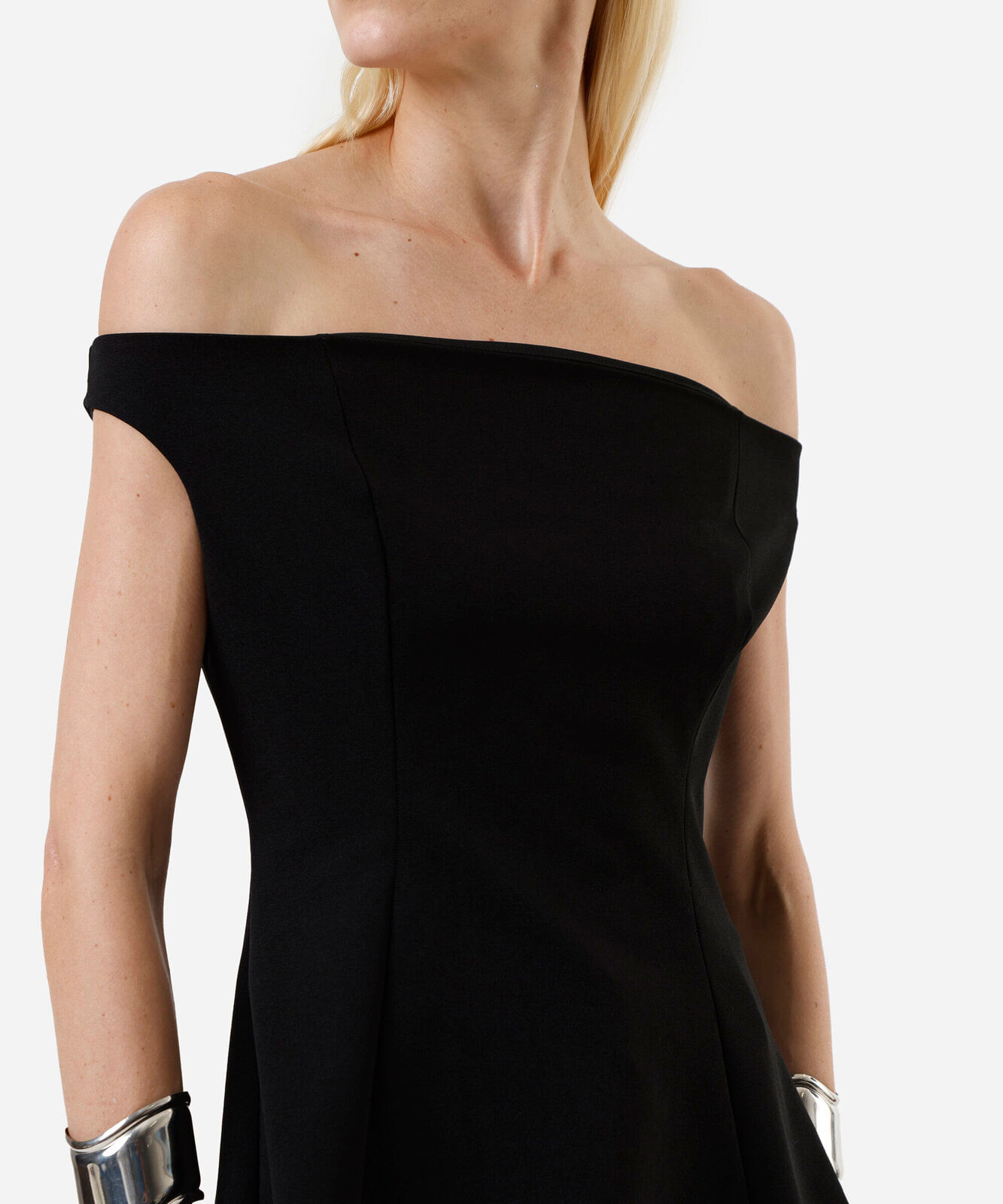blusa peplum feminina ombro a ombro com recortes preta