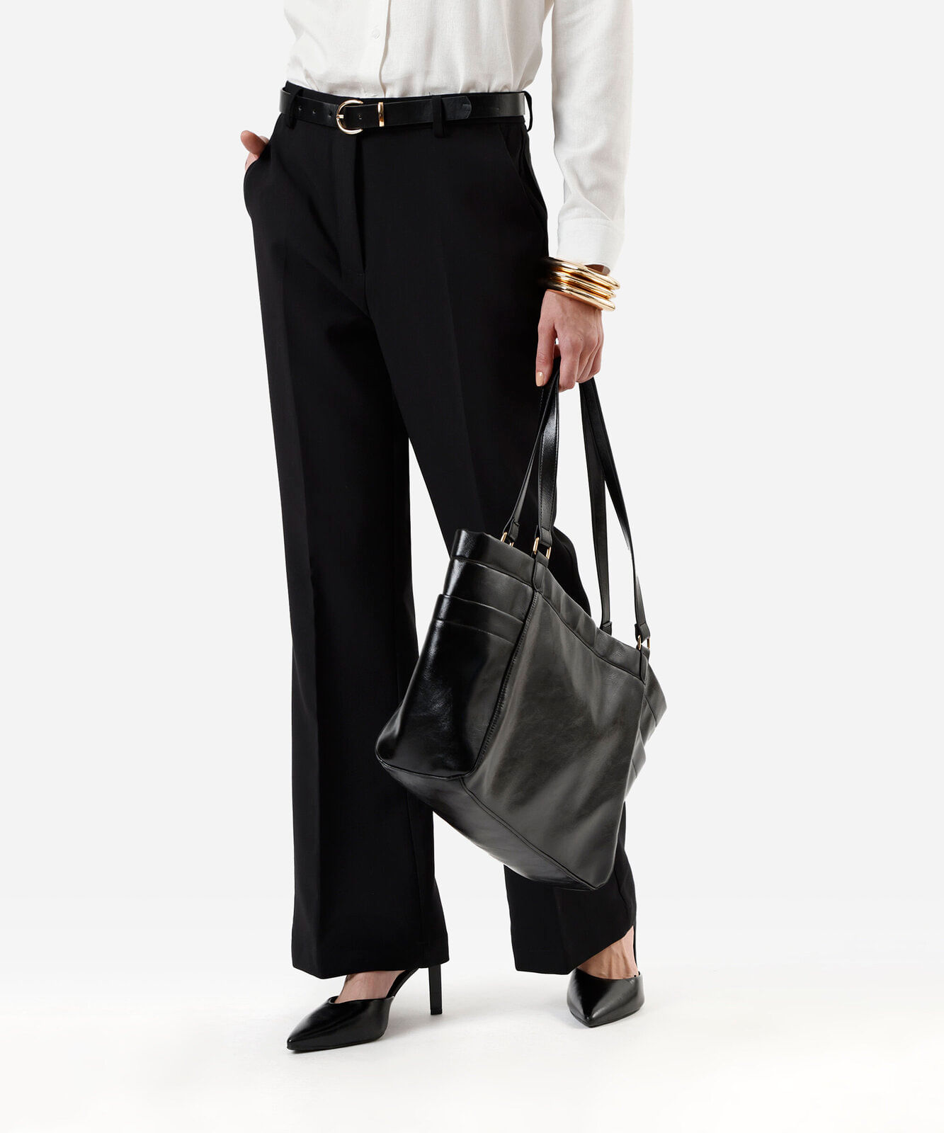 calça flare feminina de alfaiataria com cinto preta