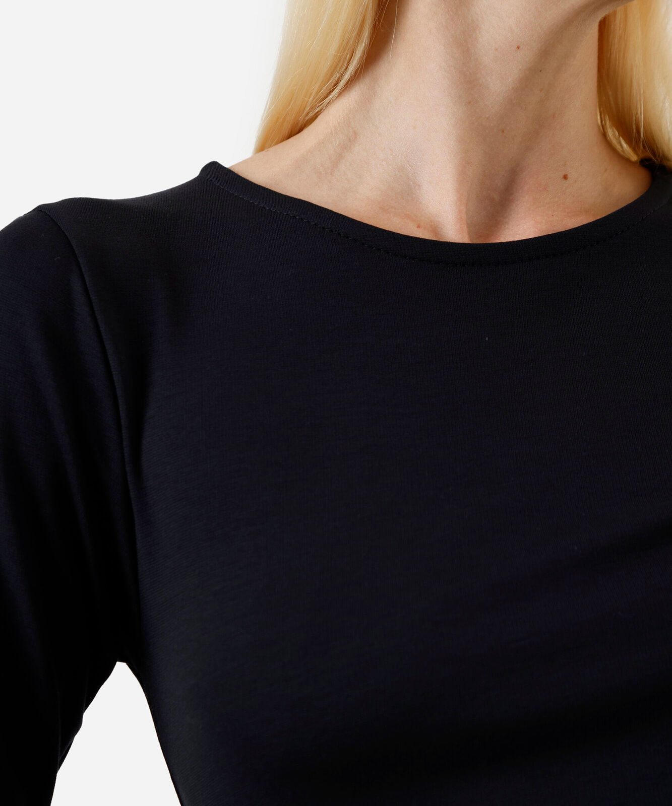 blusa feminina com viscose e pregas preta