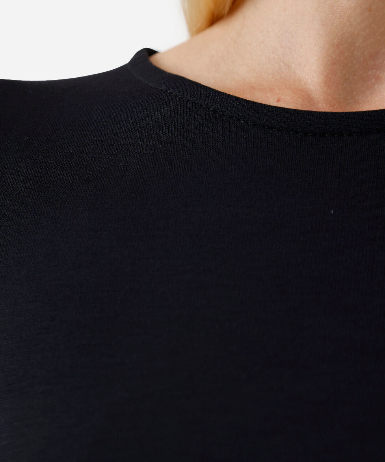blusa feminina com viscose e pregas preta