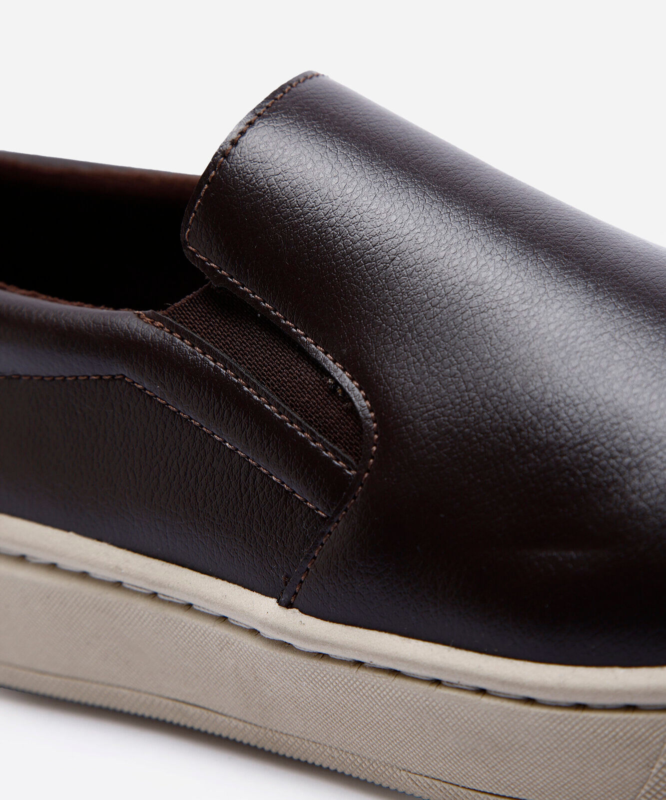 tênis casual slip on marrom