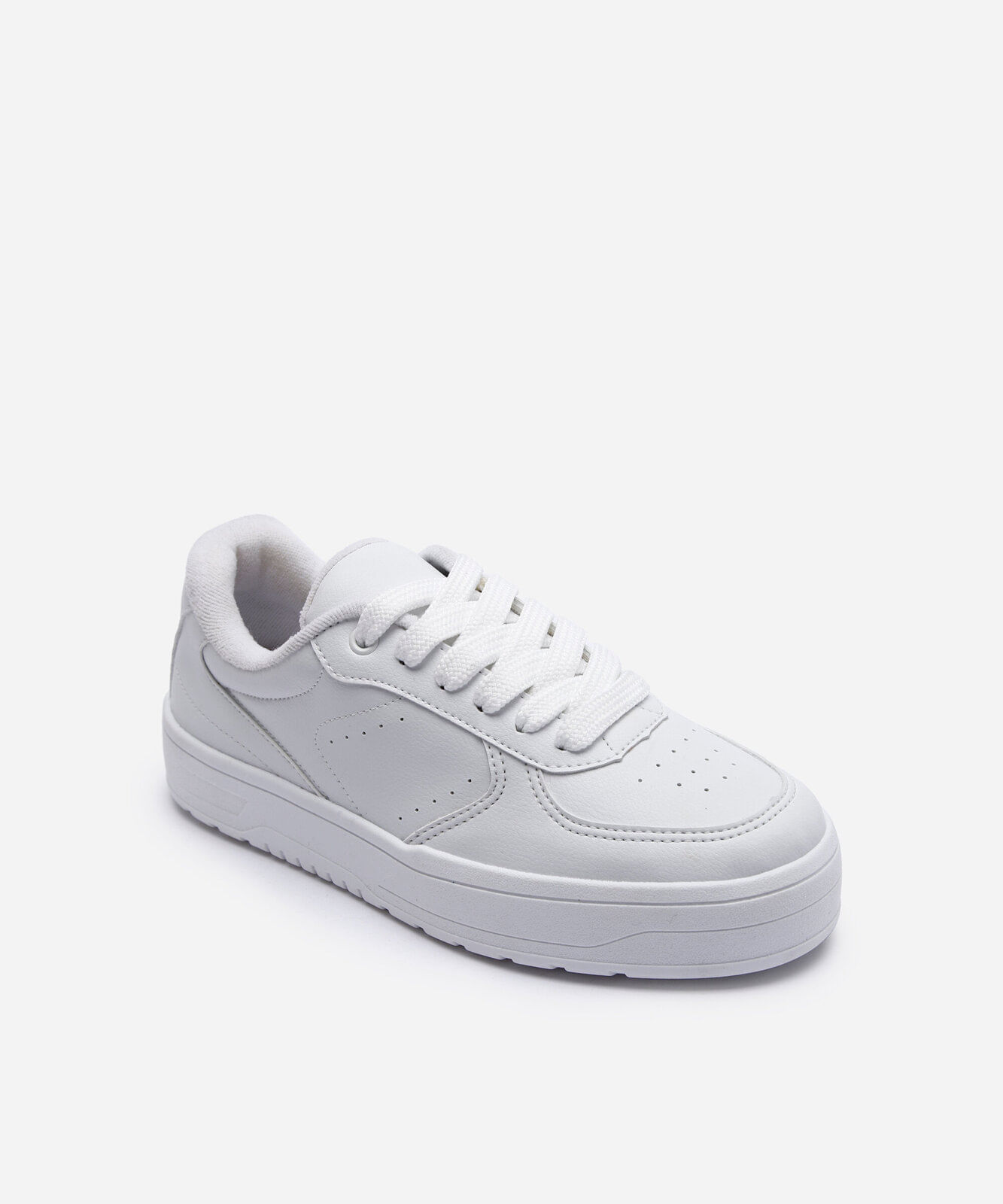 tênis casual com recortes branco