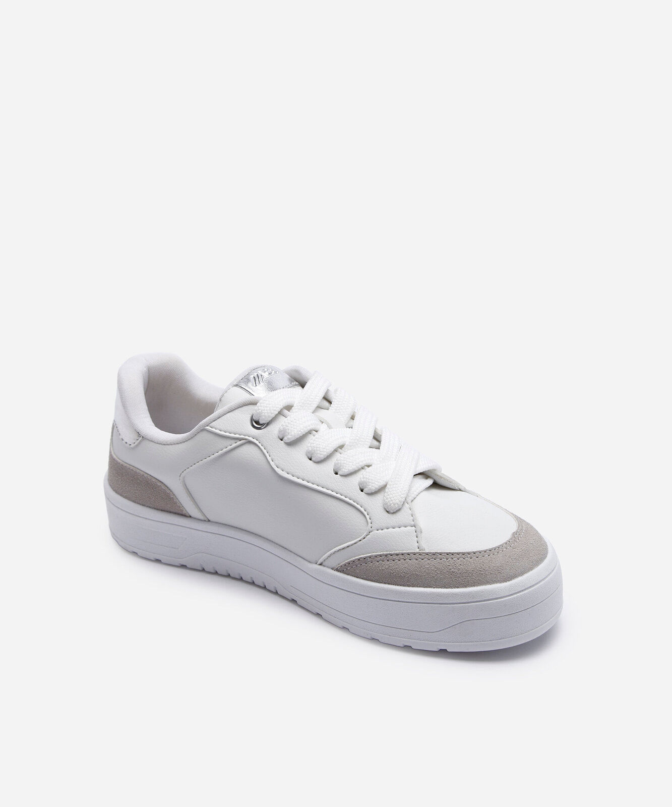 tênis casual feminino com recortes branco