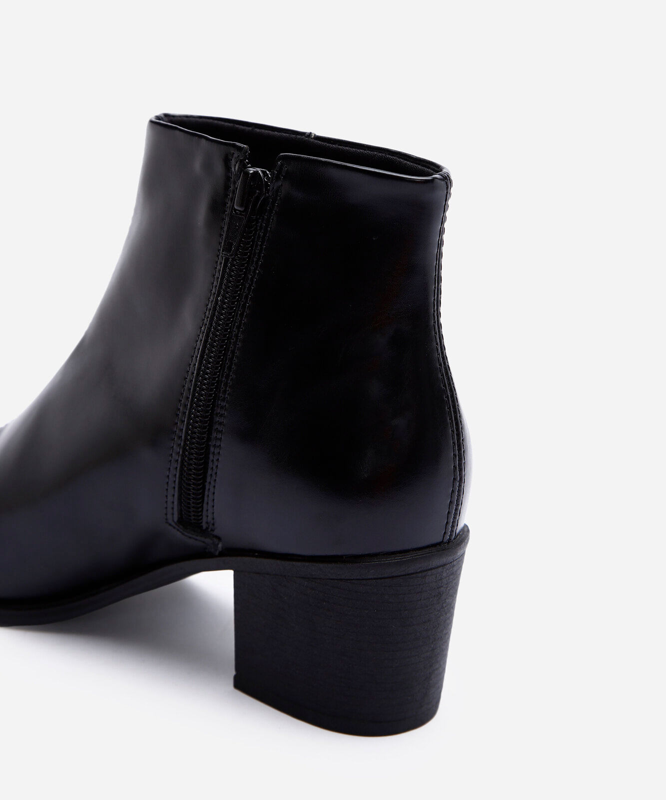 bota western cano curto bico fino preta