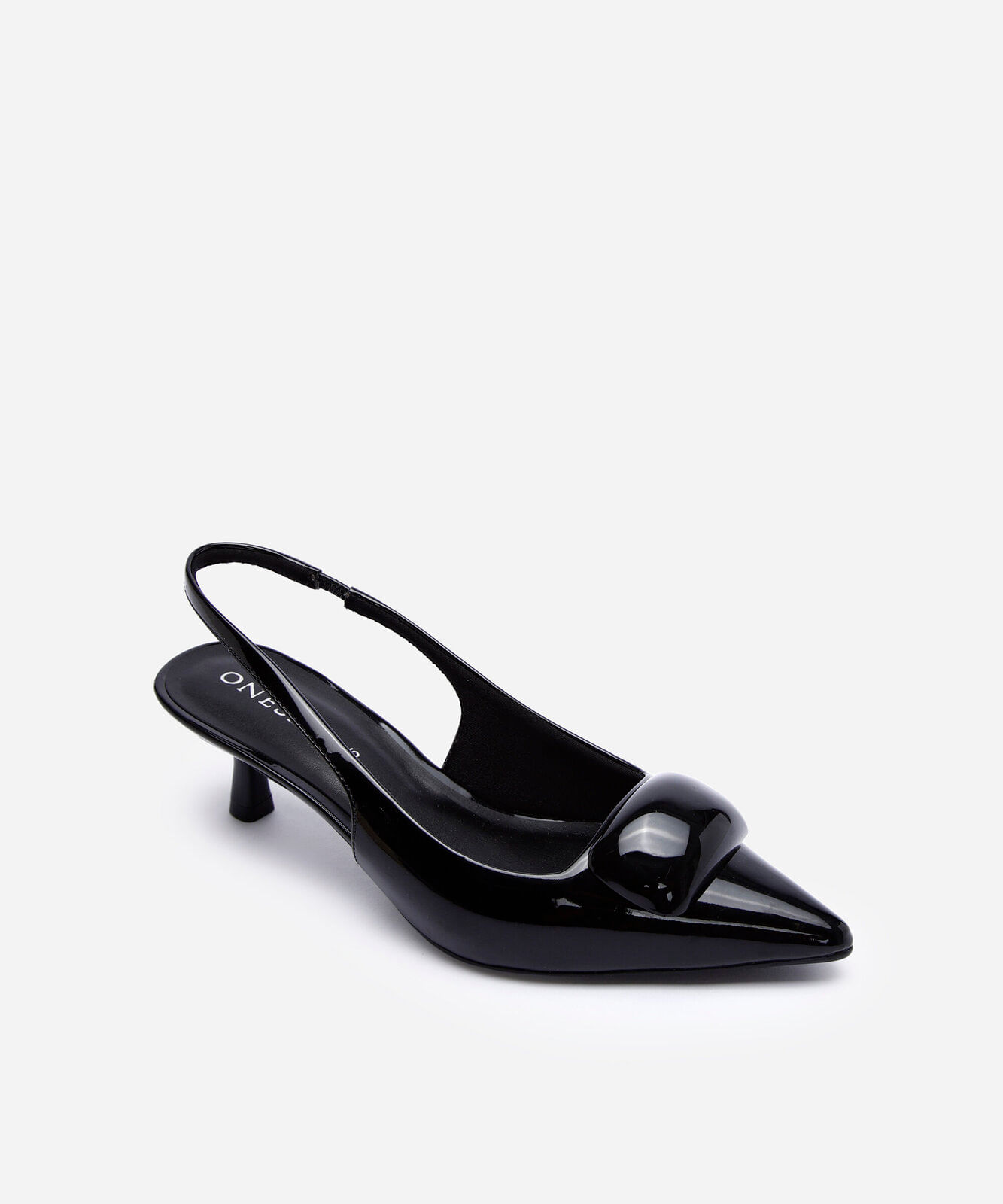 scarpin bico fino salto fino preto