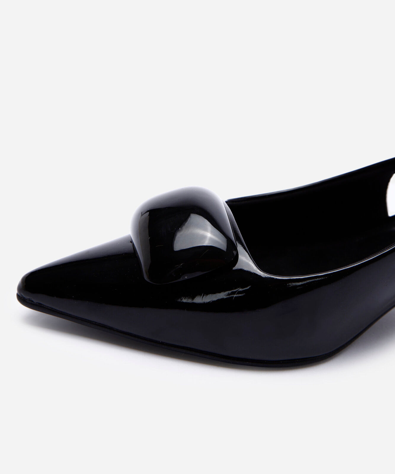 scarpin bico fino salto fino preto