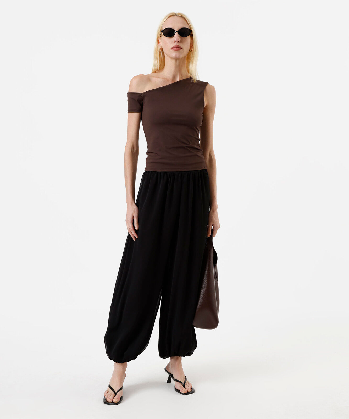 blusa feminina assimétrica em poliamida marrom