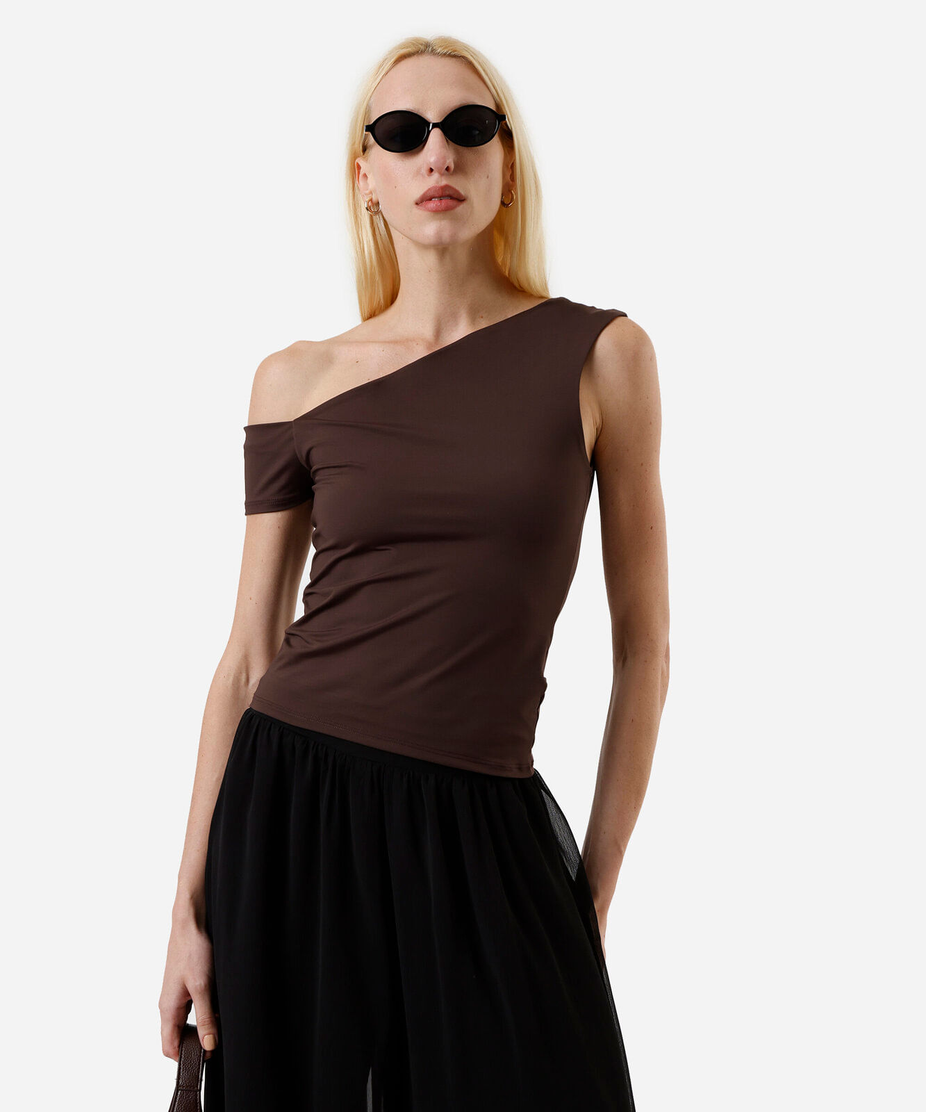 blusa feminina assimétrica em poliamida marrom