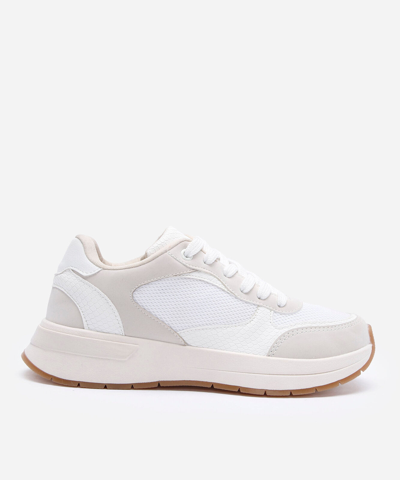 tênis jogging com recortes branco