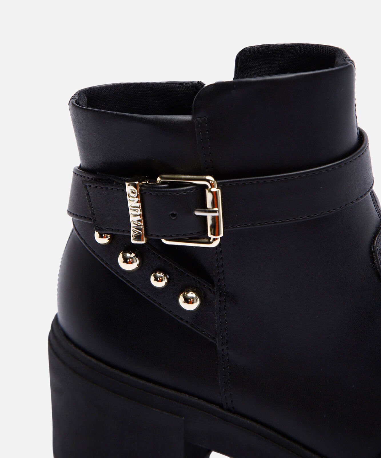 bota tratorada com cano curto e fivela preto