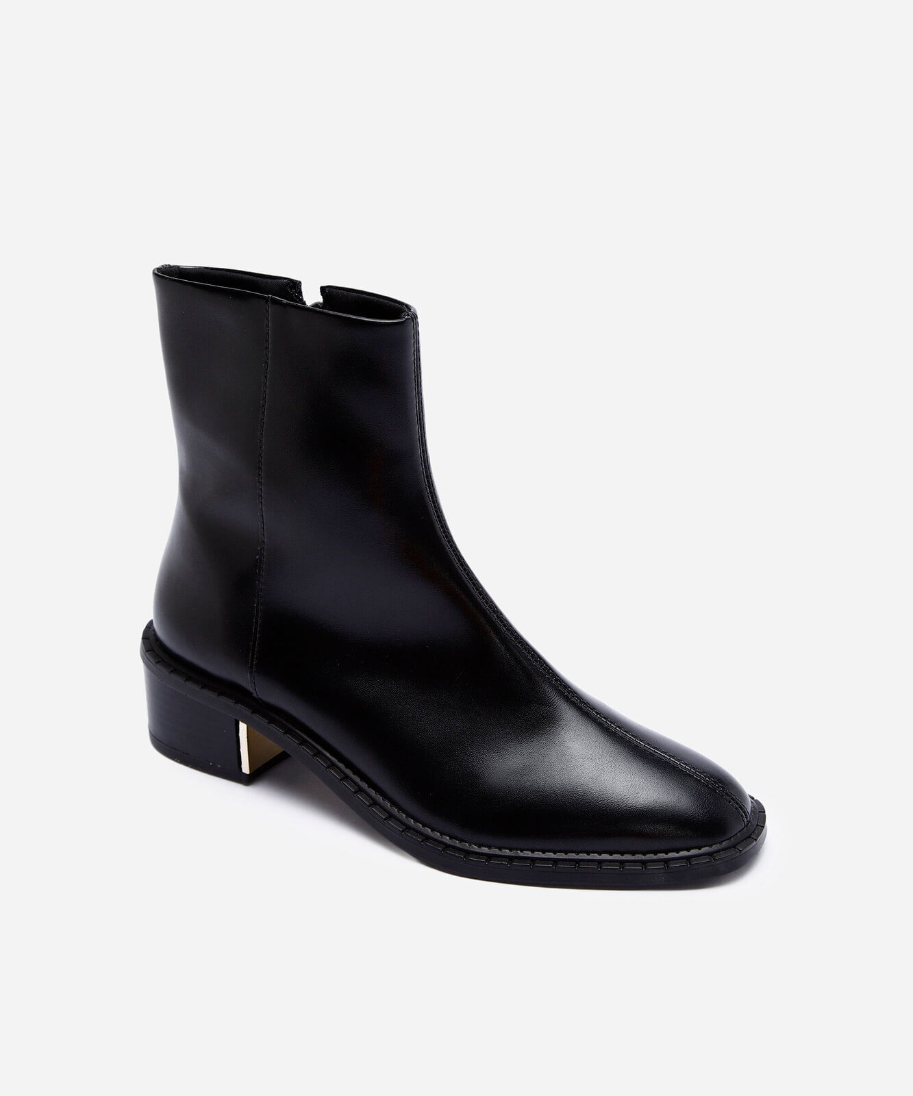 bota cano curto feminina com detalhe metalizado preto