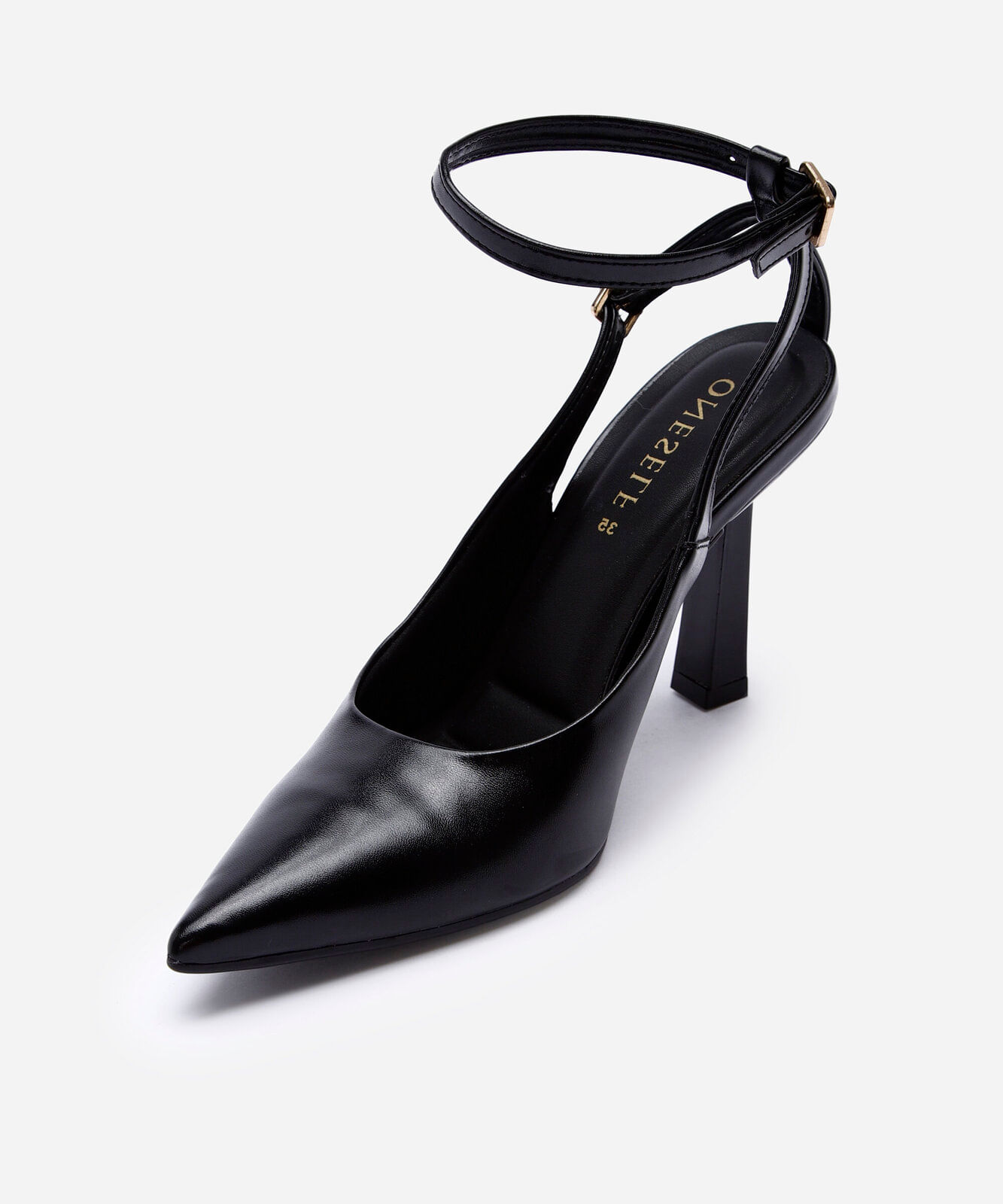 scarpin bico fino salto alto verniz oneself preto