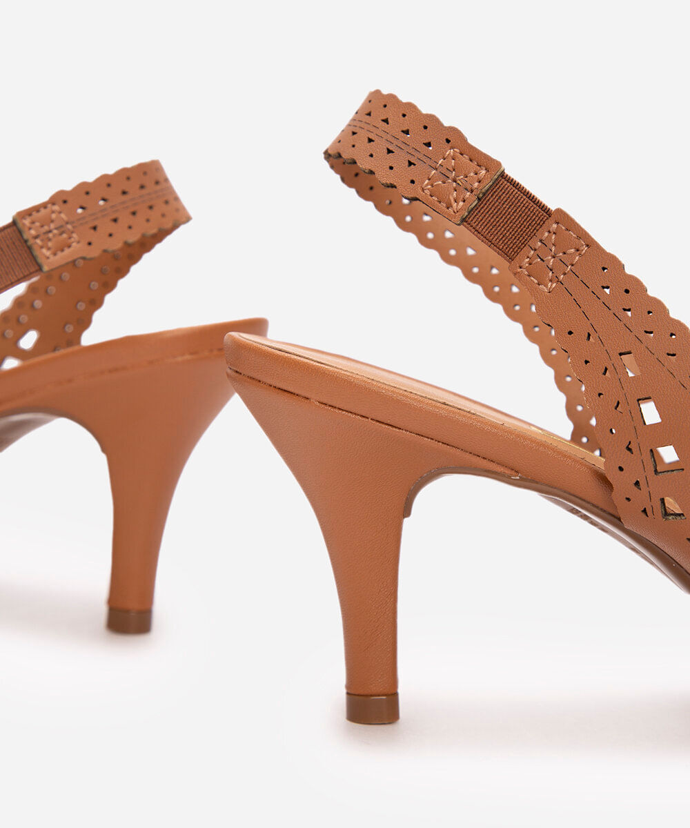 scarpin vizzano com micro furos salto médio fino marrom