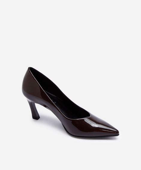 scarpin bico fino envernizado marrom
