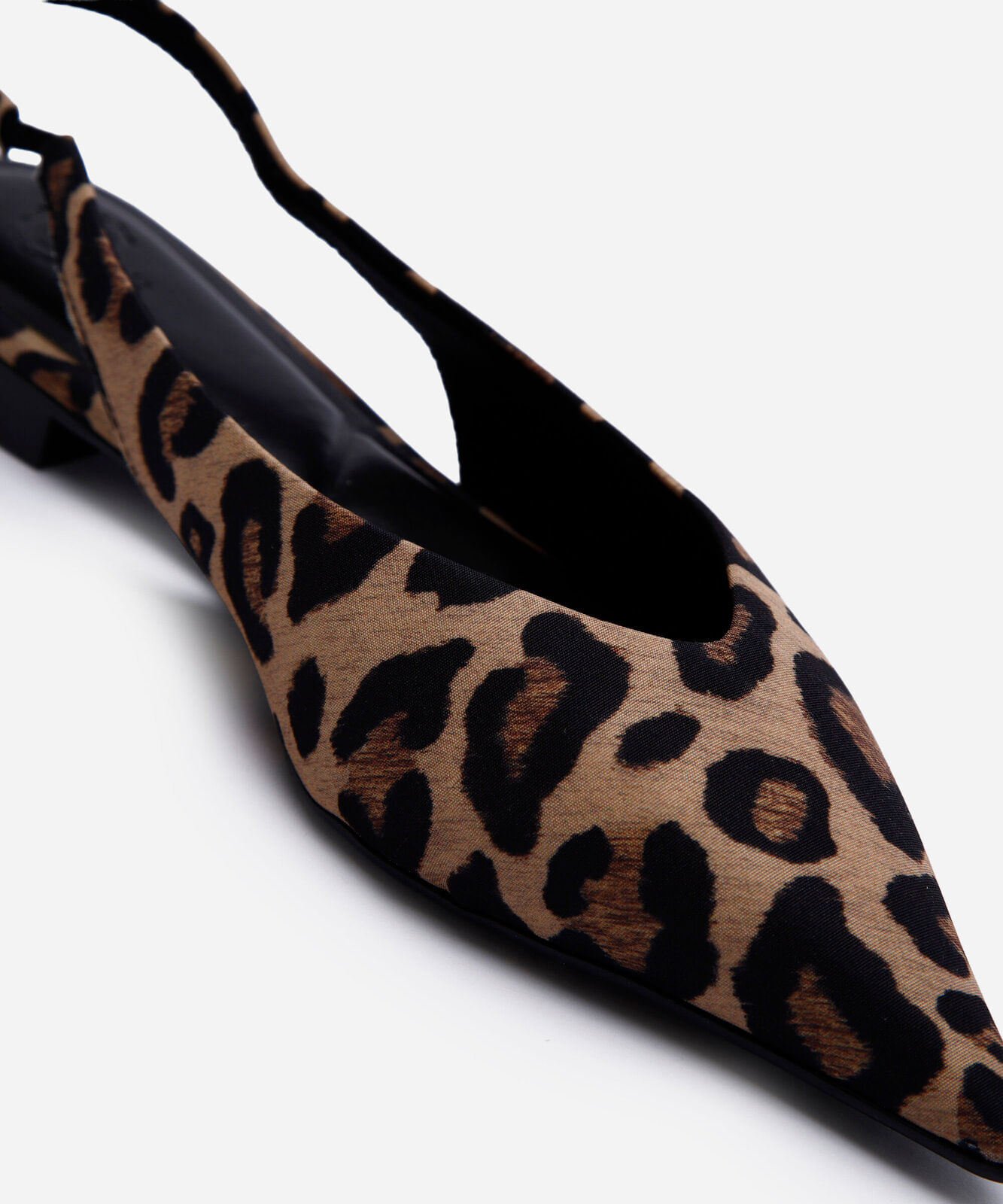 sapatilha bico fino animal print colorida