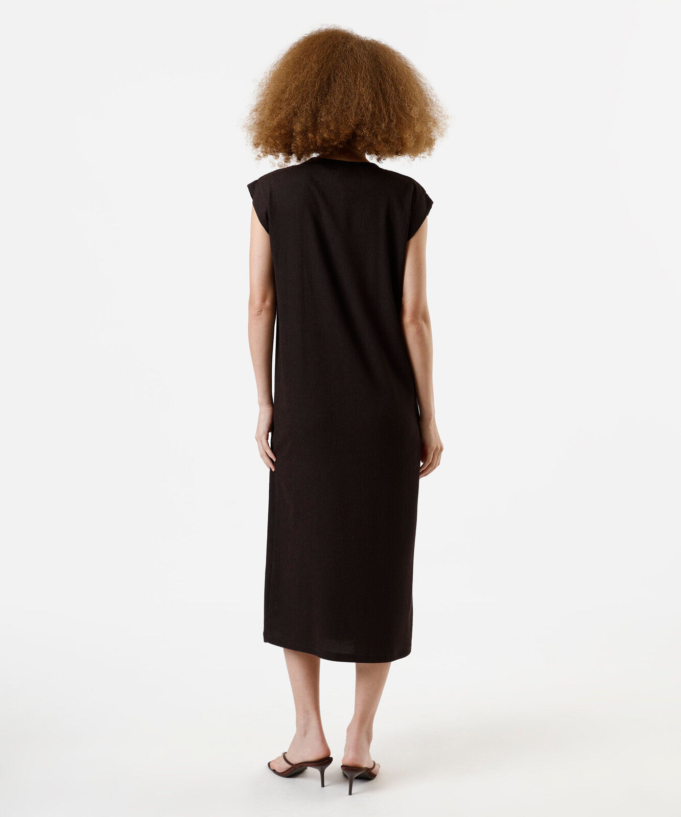 vestido midi feminino muscle tee texturizado marrom