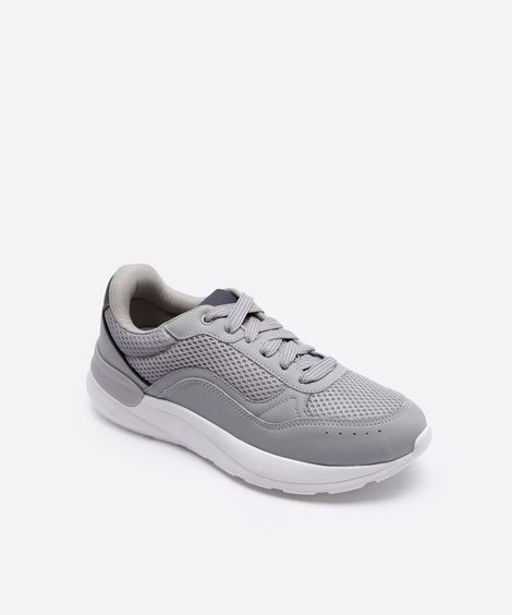 tênis esportivo com recortes cinza