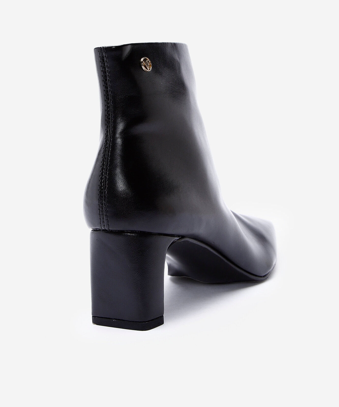 bota cano curto bico fino salto grosso via uno preta