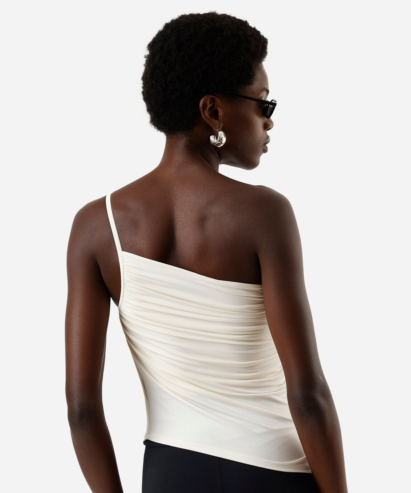 blusa ombro único feminina franzida assimétrica off white
