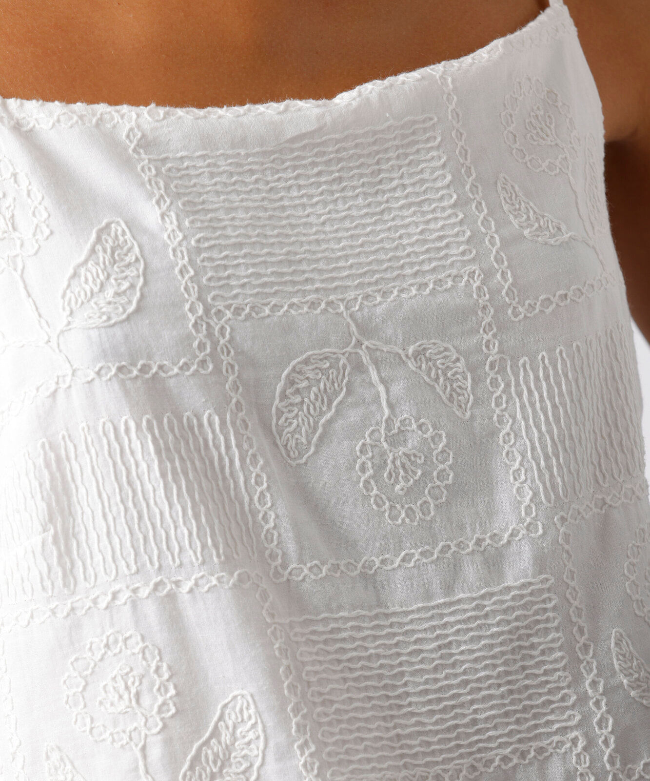 regata feminina de algodão alça fina bordada floral mindset off white
