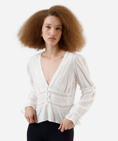 blusa feminina com laise e botões off white