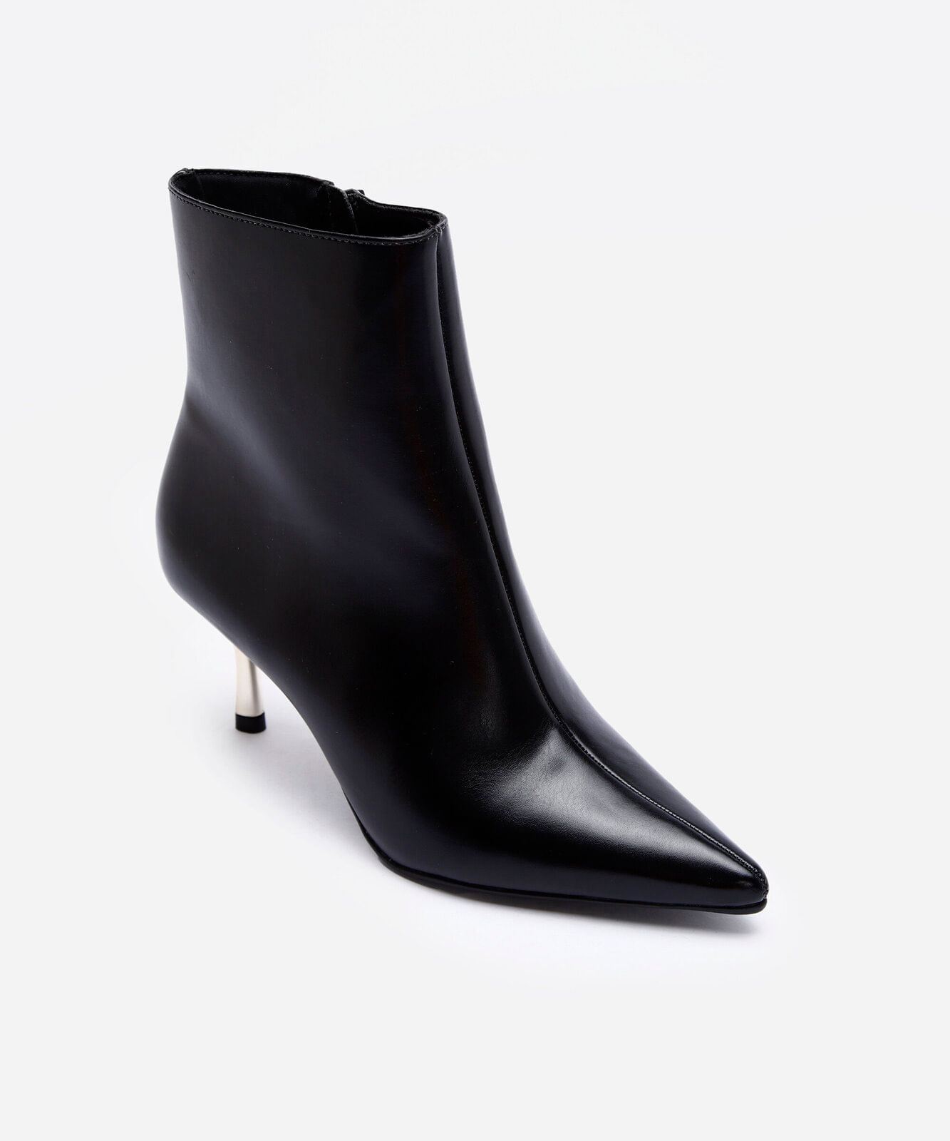 bota feminina cano curto e salto fino preta