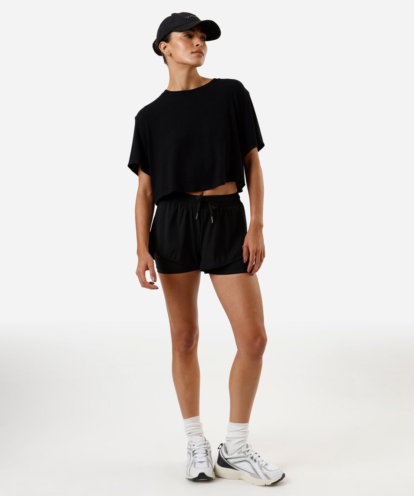 short feminino esportivo com bermuda interna preto