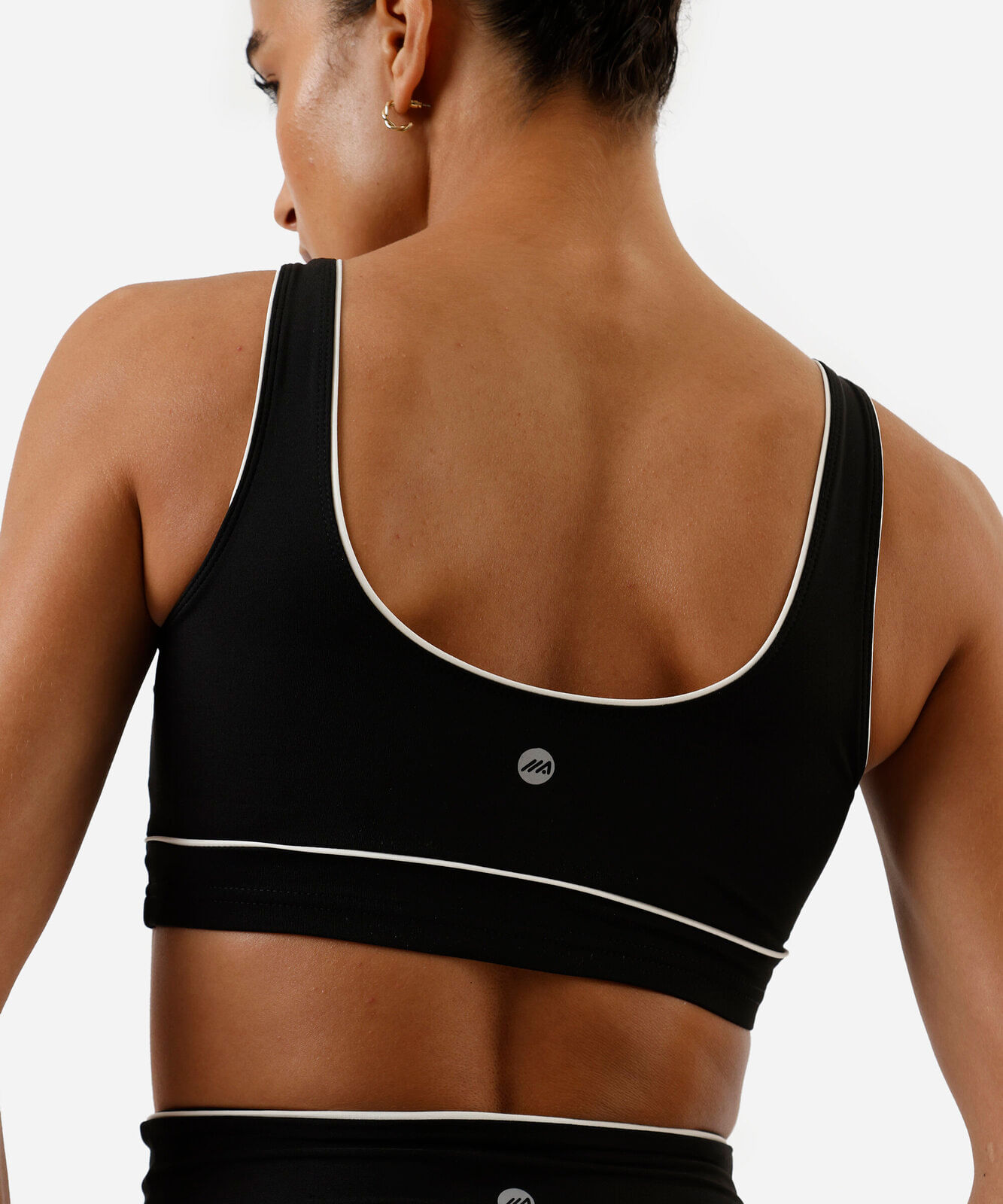 top feminino esportivo com nervuras preto