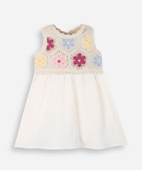 vestido infantil com algodão e crochê floral bege