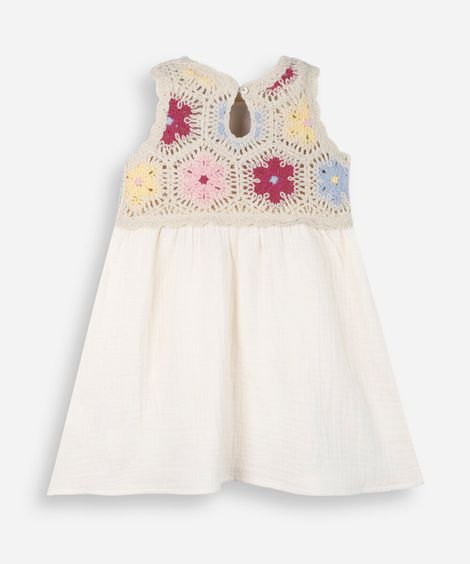 vestido infantil com algodão e crochê floral bege