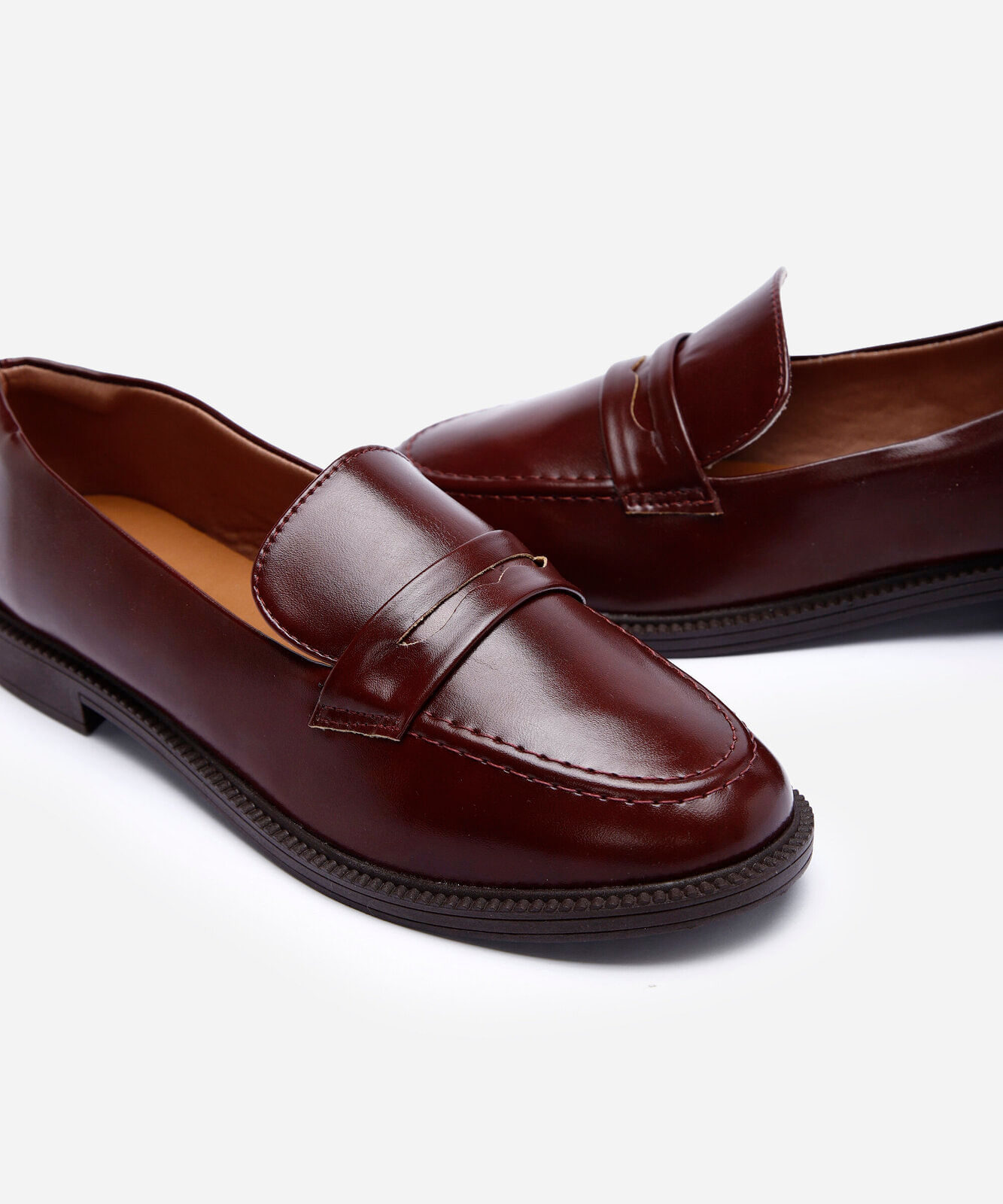 mocassim com tira via uno vinho