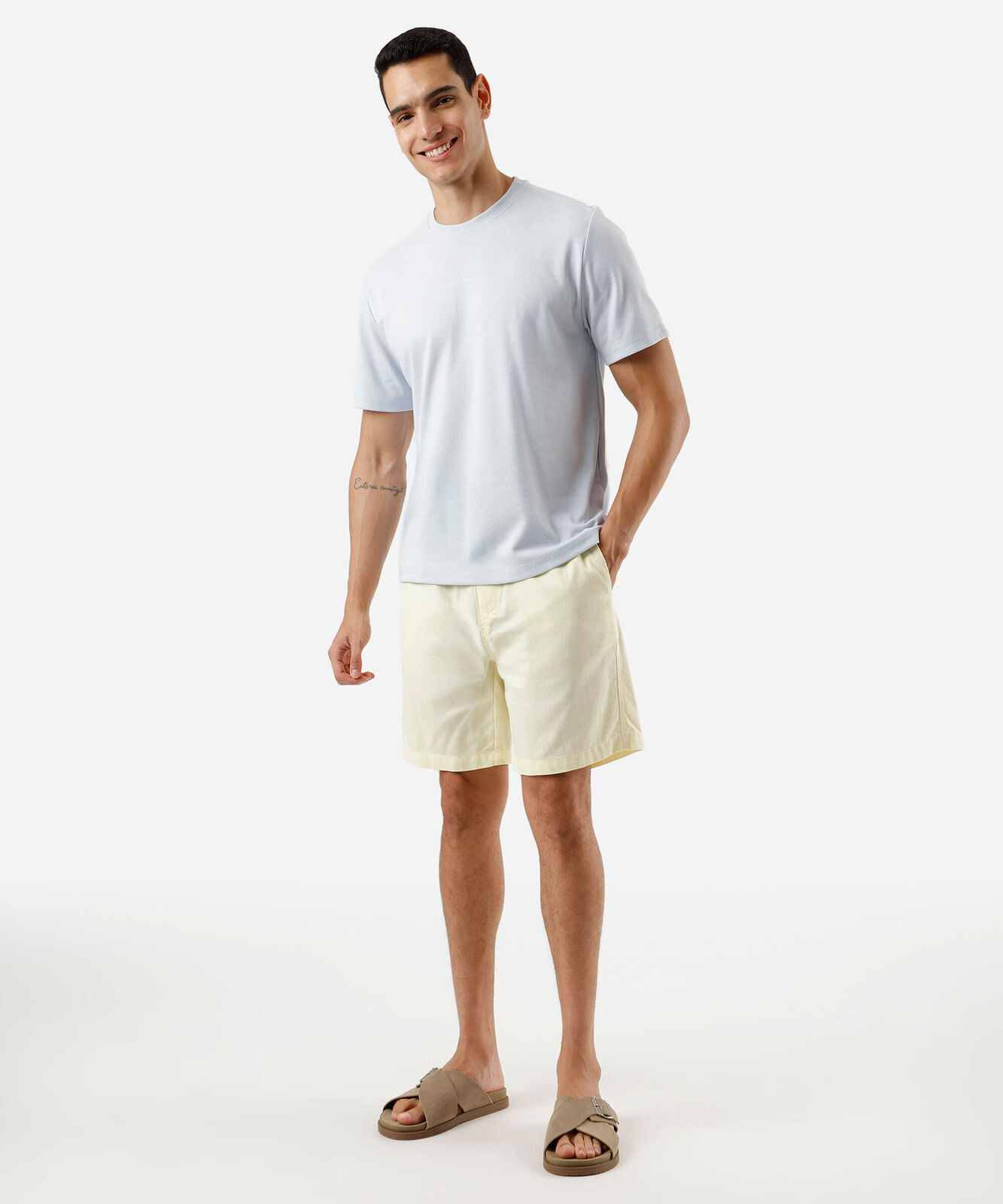bermuda jogger masculina de sarja amarela