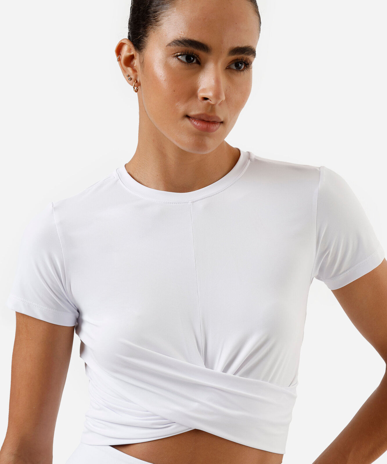 camiseta esportiva cropped  feminina transpassada branca