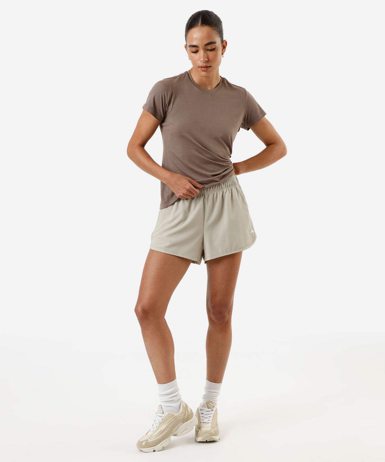 short running feminino esportivo bege