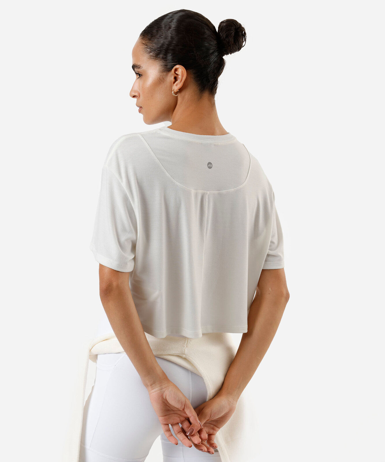 camiseta esportiva box fit feminina cropped  off white